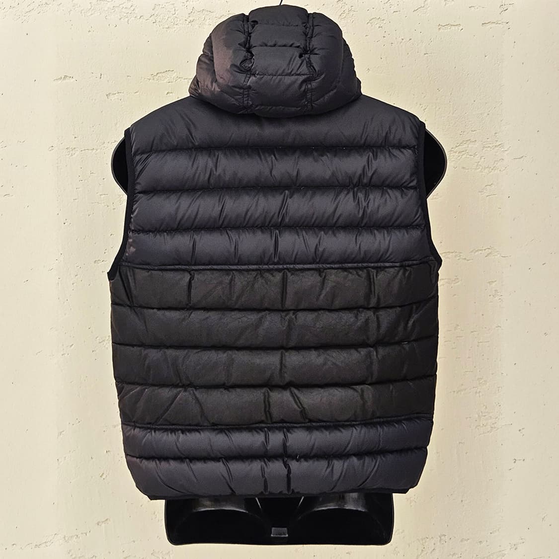 [L] 크롬하츠 리버서블 레더디테일 후드 패딩조끼 블랙 Z668SOF4 상품이미지2