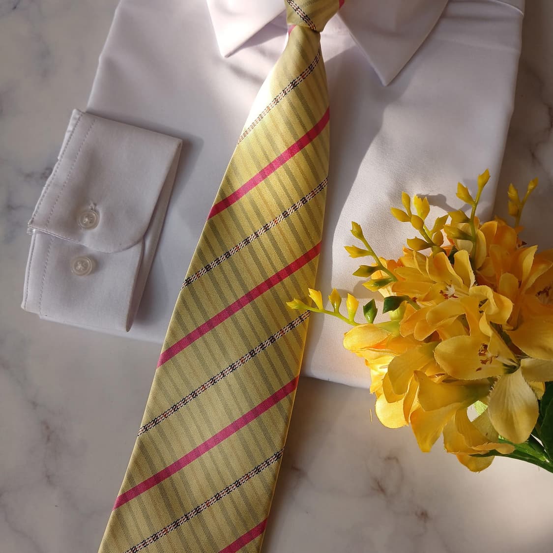 닥스 실크 옐로우 스트라이프 넥타이 9.6cm A등급 A1943
 상품이미지4