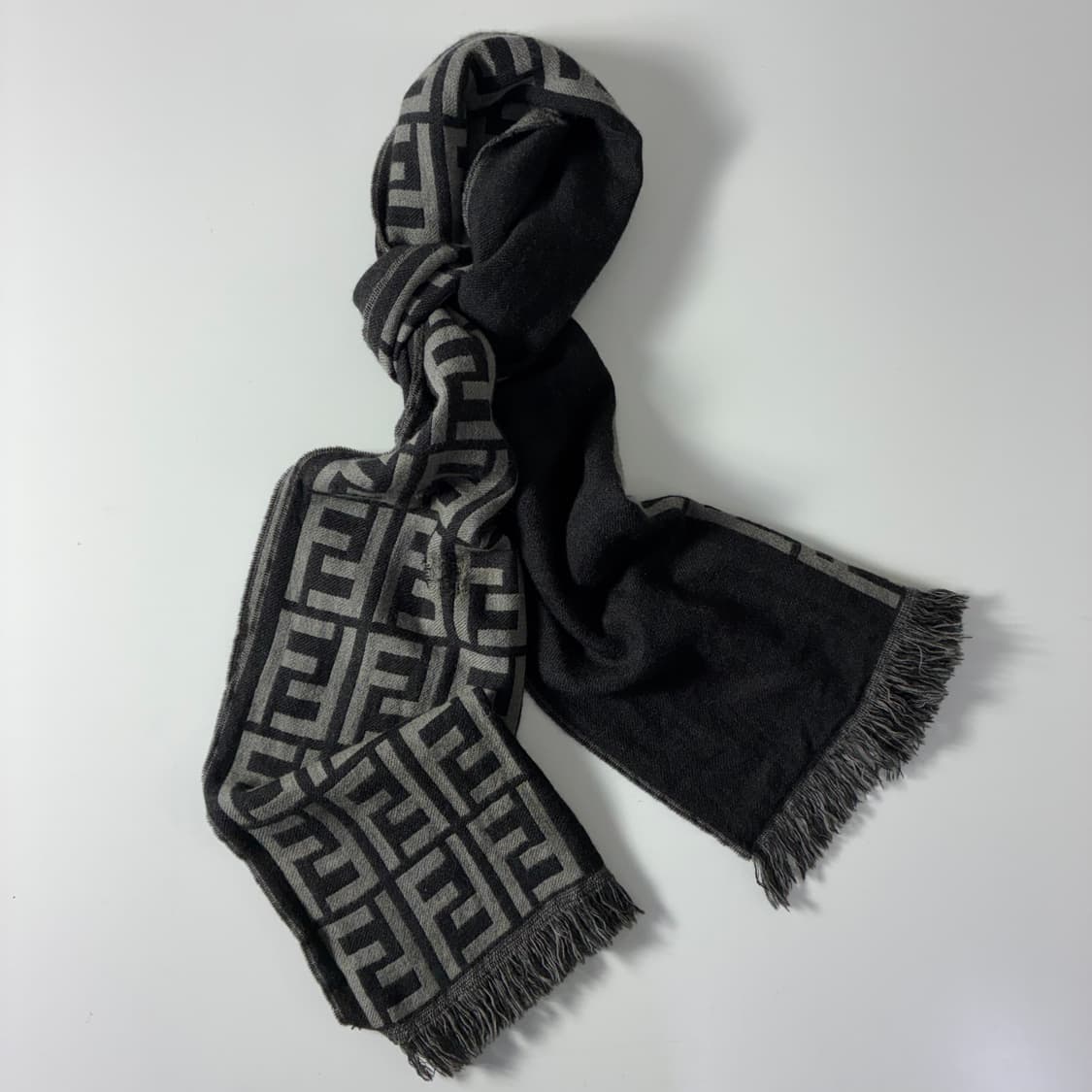 Fendi 펜디 주카 프린지 울 머플러 상품이미지2