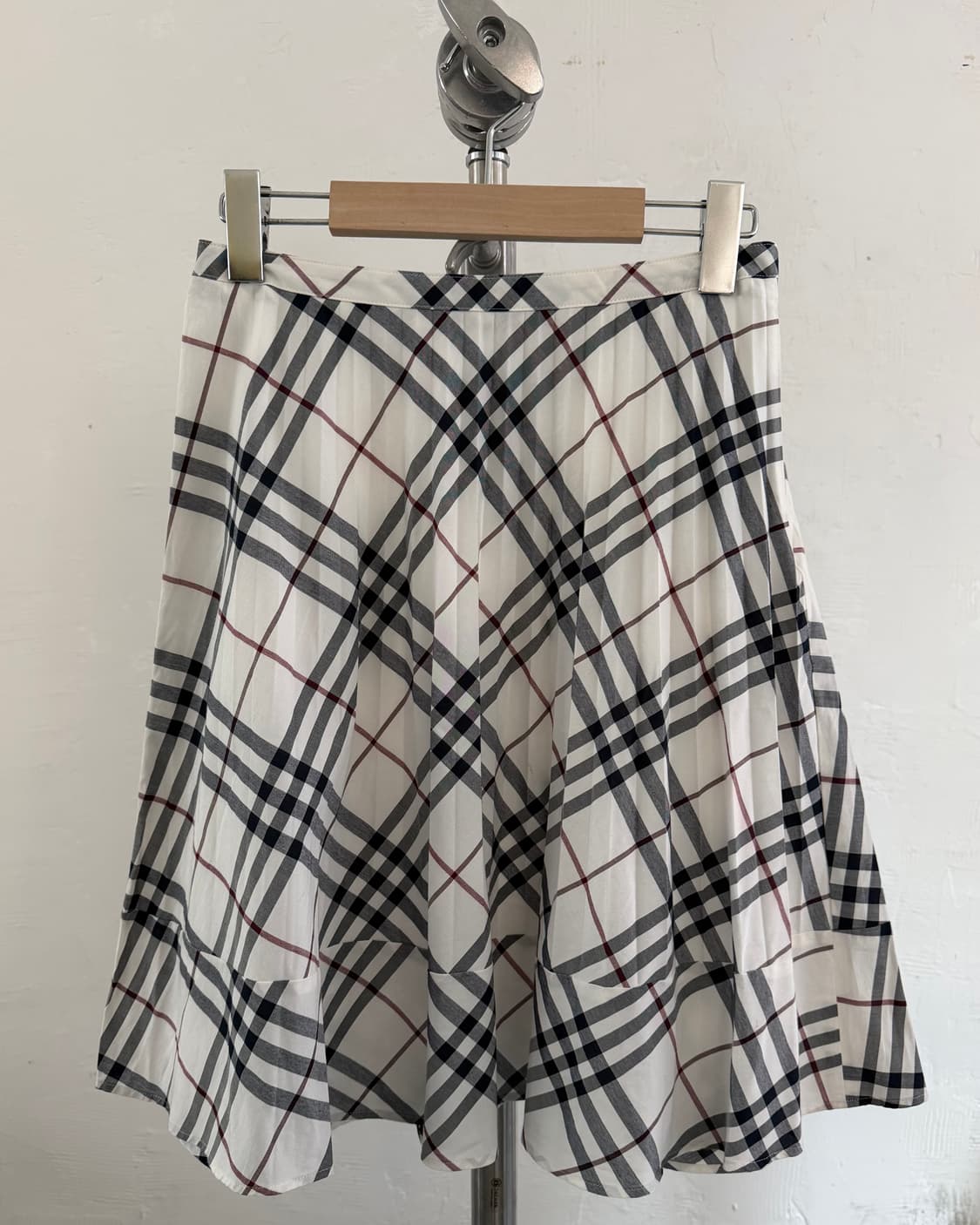 Burberry 버버리 블루라벨 화이트 노바체크 플리츠 스커트 상품이미지1