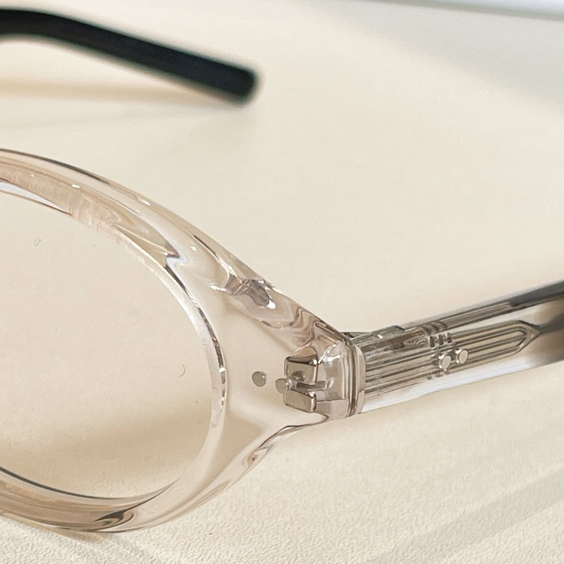 젠틀 몬스터 x 메종 마르지엘라 MM111 반투명 클리어
 상품이미지3