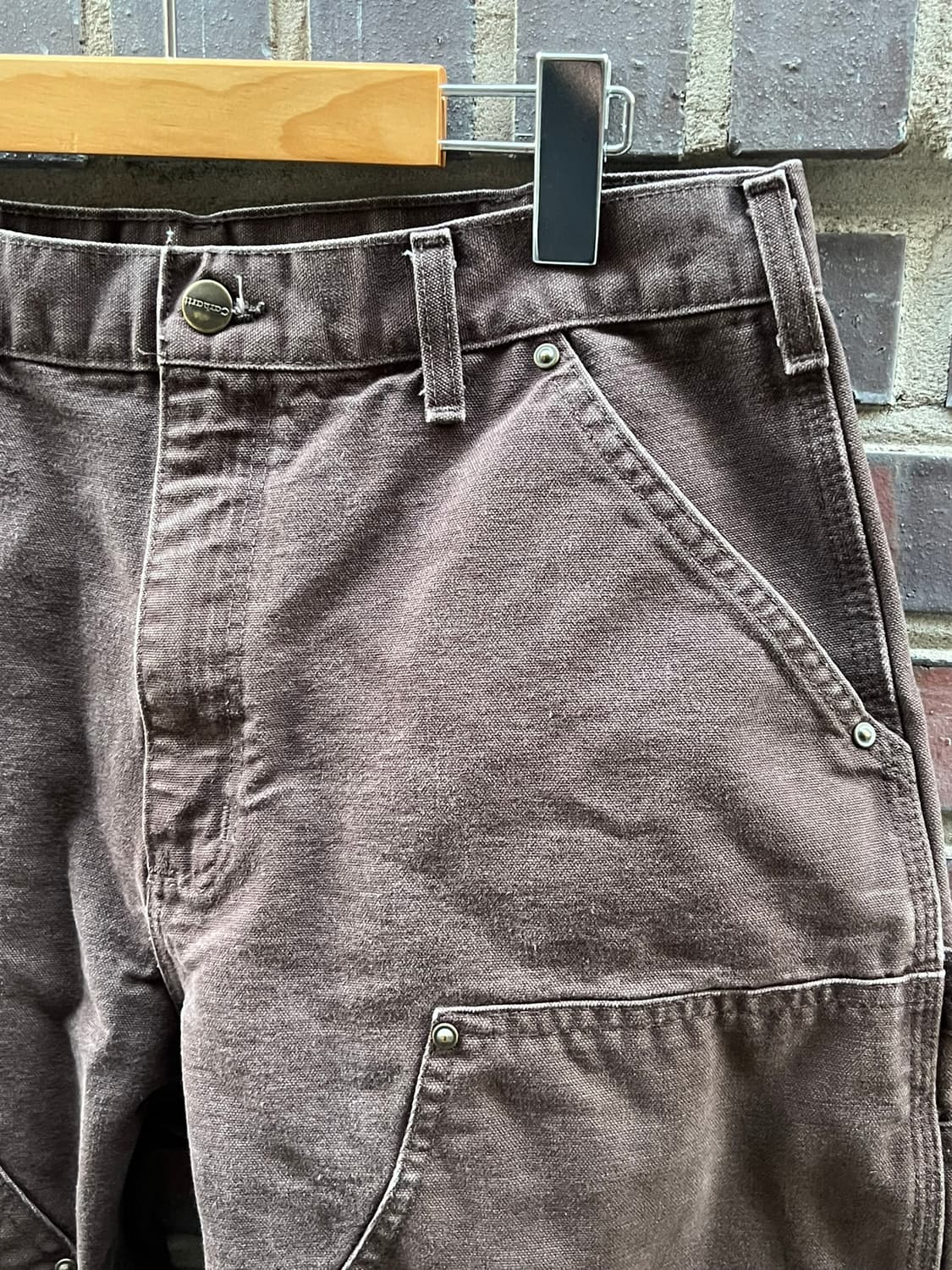 00's [33x30] 칼하트 B136 DKB 더블니 워크팬츠 다크브라운 상품이미지4