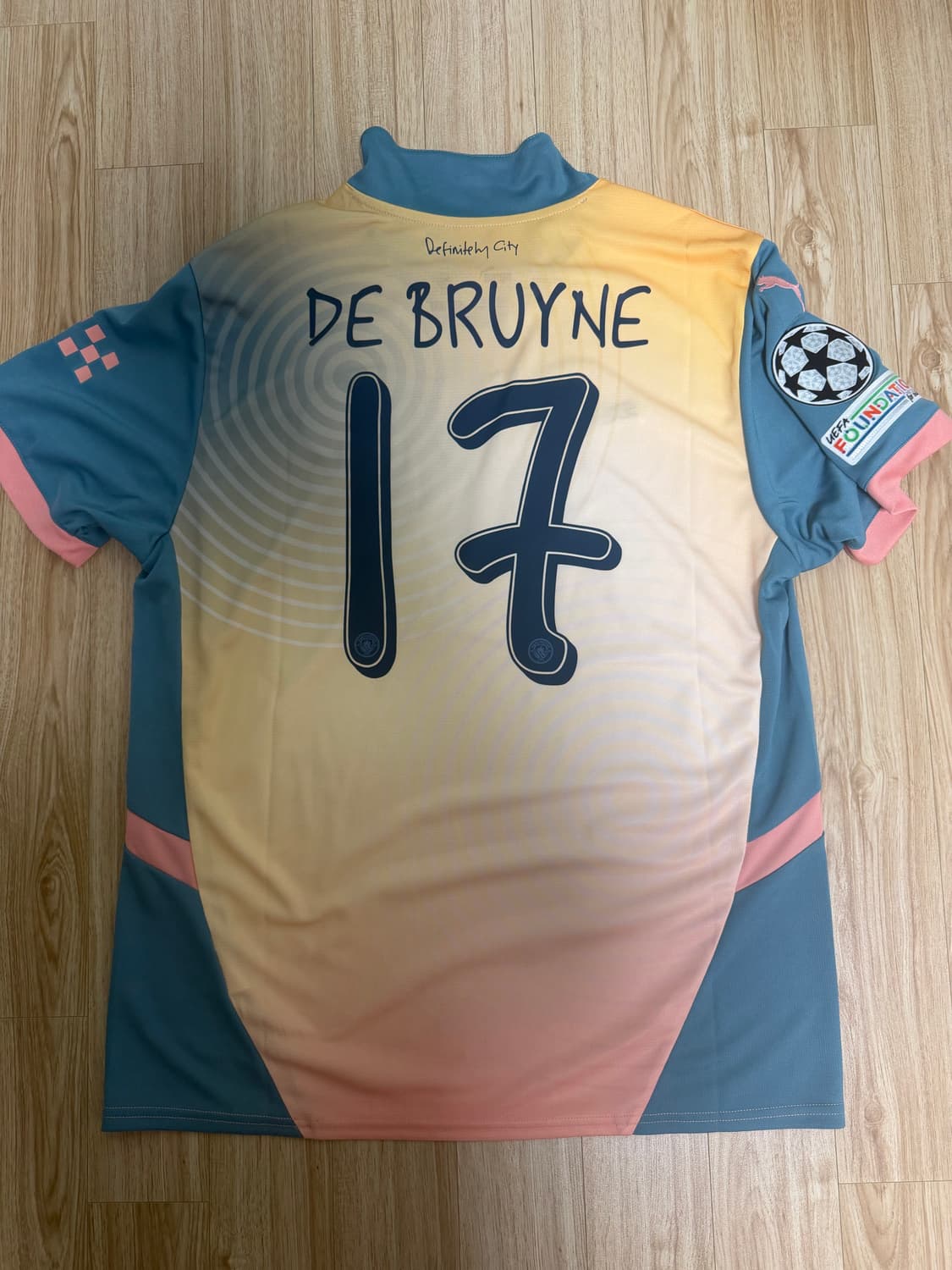 24-25 맨시티 오아시스 콜라보 유니폼 더브라위너 L 새상품 상품이미지2