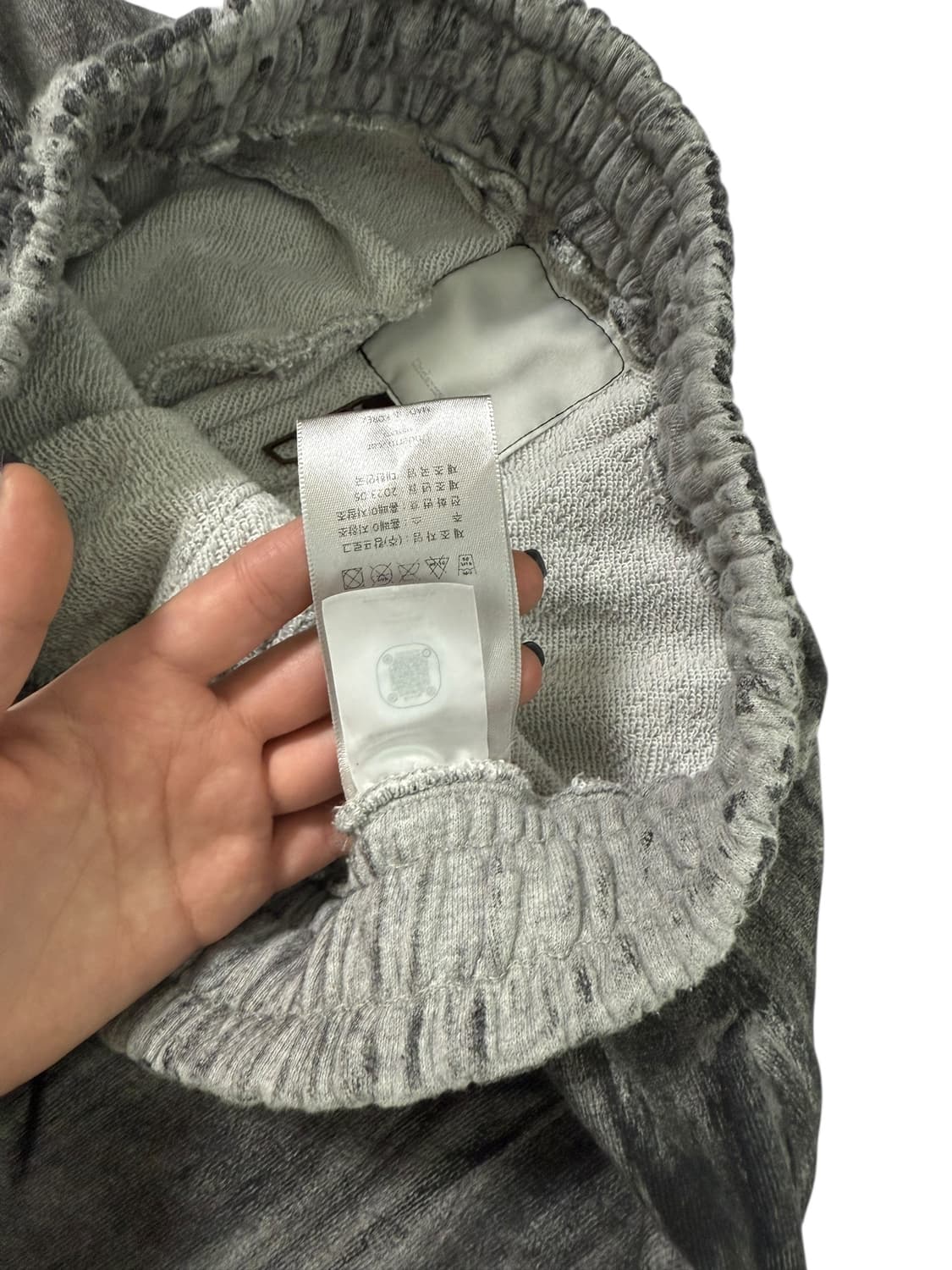 언더마이카 러프 오일 코팅 스웻팬츠 상품이미지7