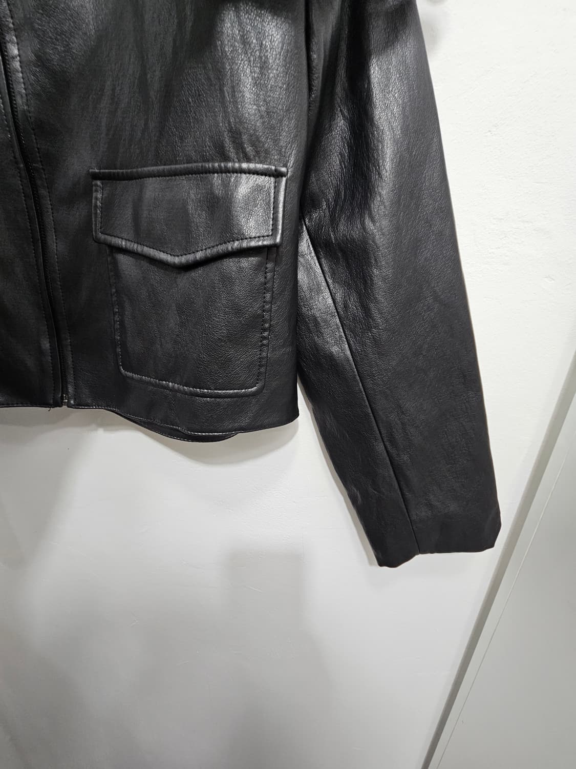 블랙 에코 가죽 세미크롭 자켓  상품이미지4