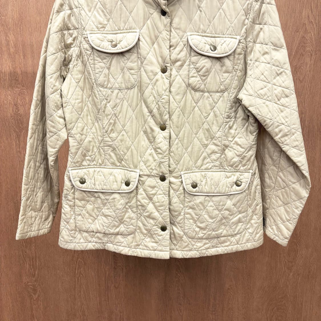 바버 경량 퀄팅 자켓 스냅 버튼 플랩 포켓 디테일 아이보리 상품이미지5