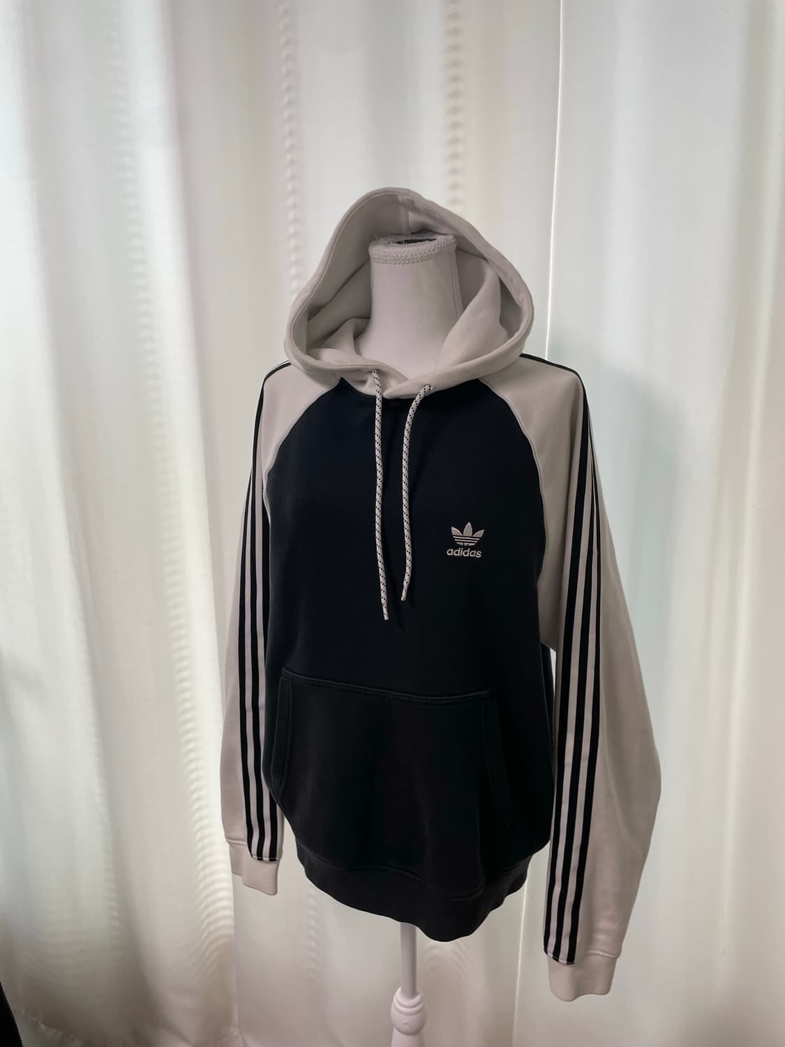 아디다스 유로파 블랙화이트 후드티 상품이미지2