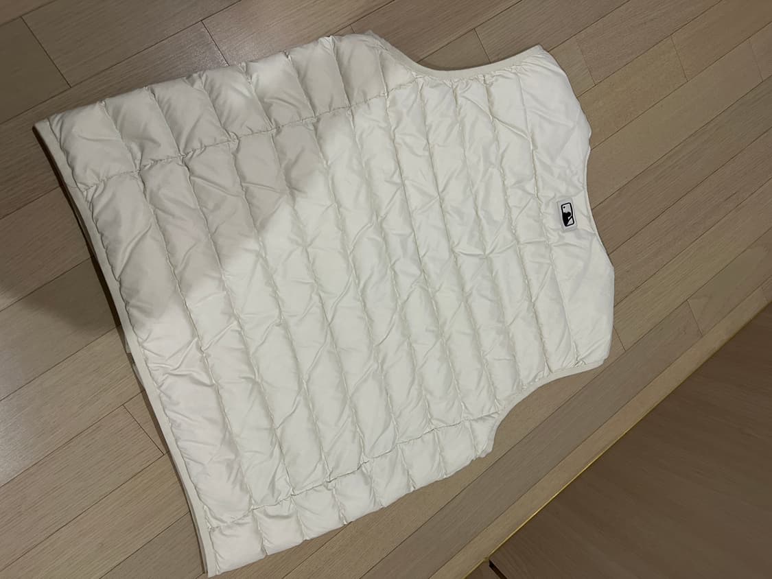 MLB 뉴욕양키스 구스 경량 패딩조끼 XL(105) 상품이미지4