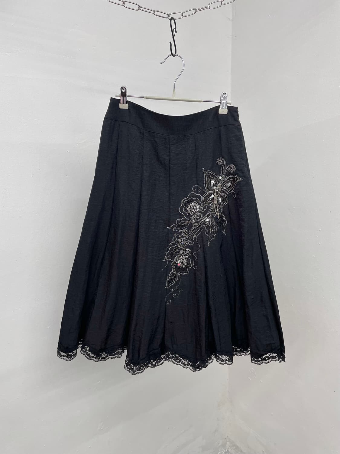 블랙페어리 자수 스커트 상품이미지1