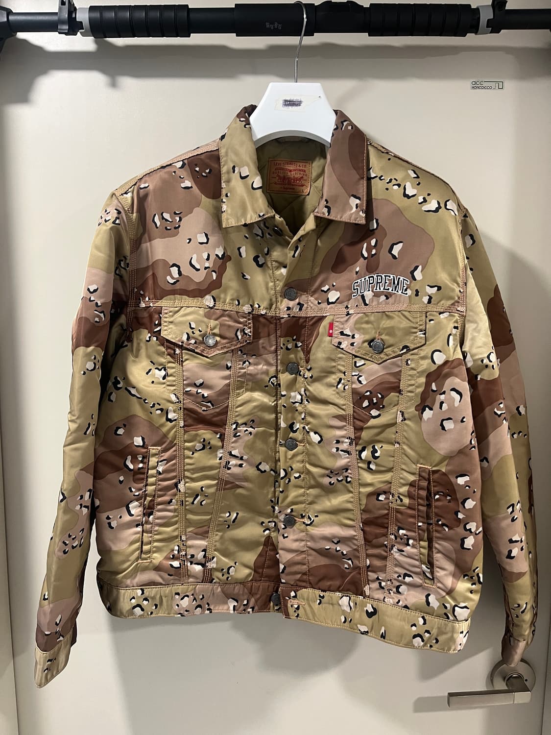 슈프림x리바이스 초코칩 카모 자켓 상품이미지1