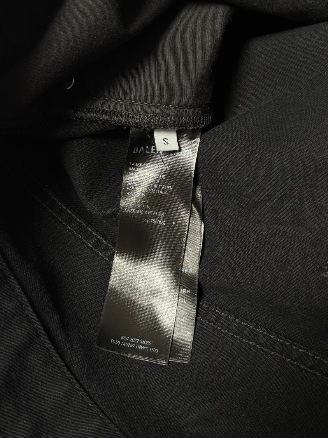 [S] BALENCIAGA 발렌시아가 디스트로이드 데님 쇼츠 블랙 상품이미지7