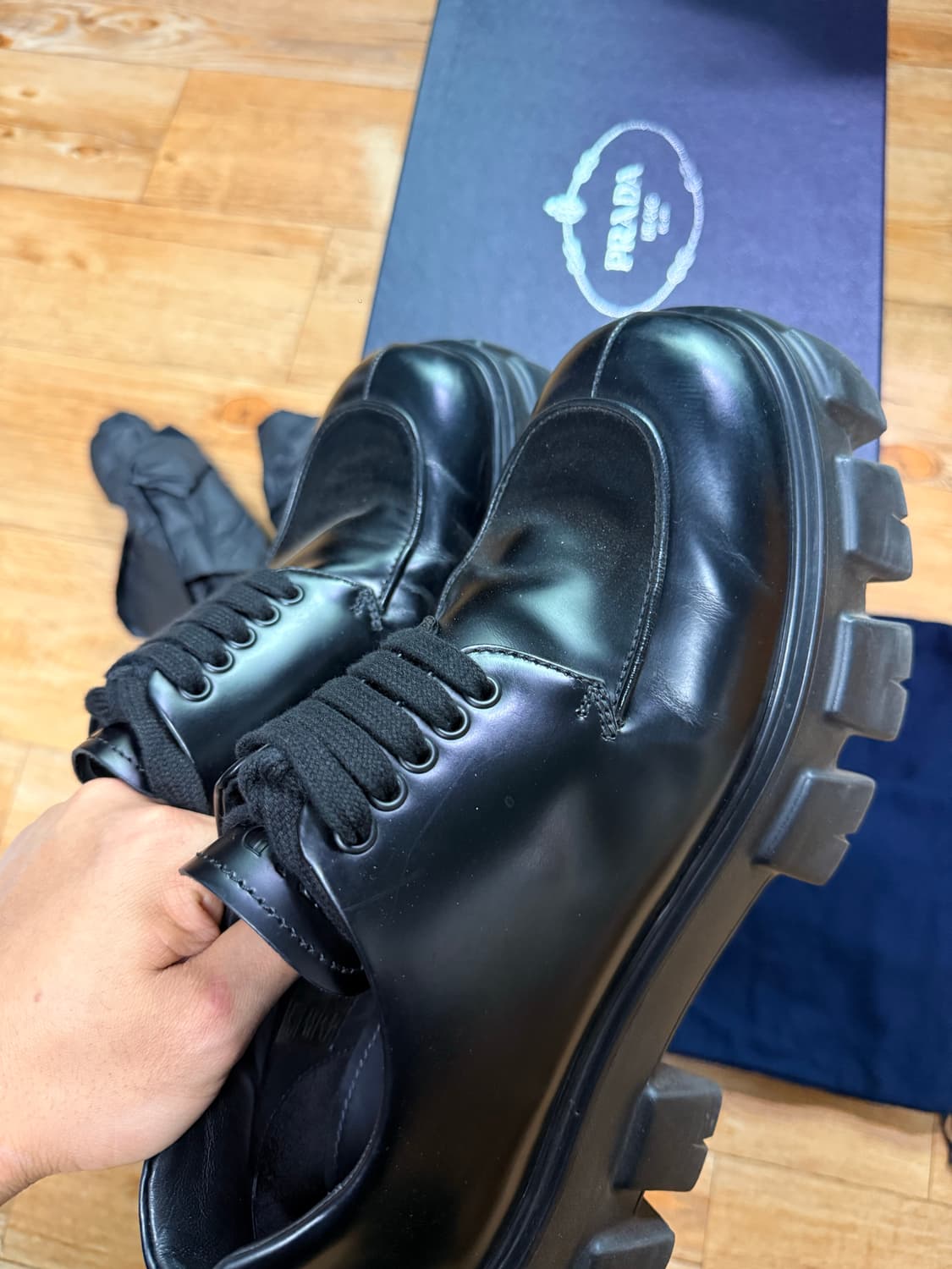 프라다 모놀리스 브러쉬드 로퍼 상품이미지6