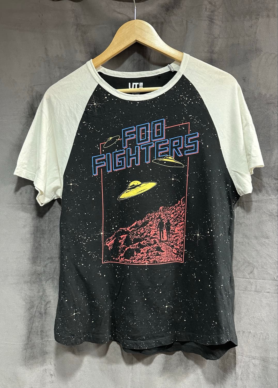 유니클로 UT Foo Fighters 푸파이터스 UFO 그래픽 반팔티 상품이미지1