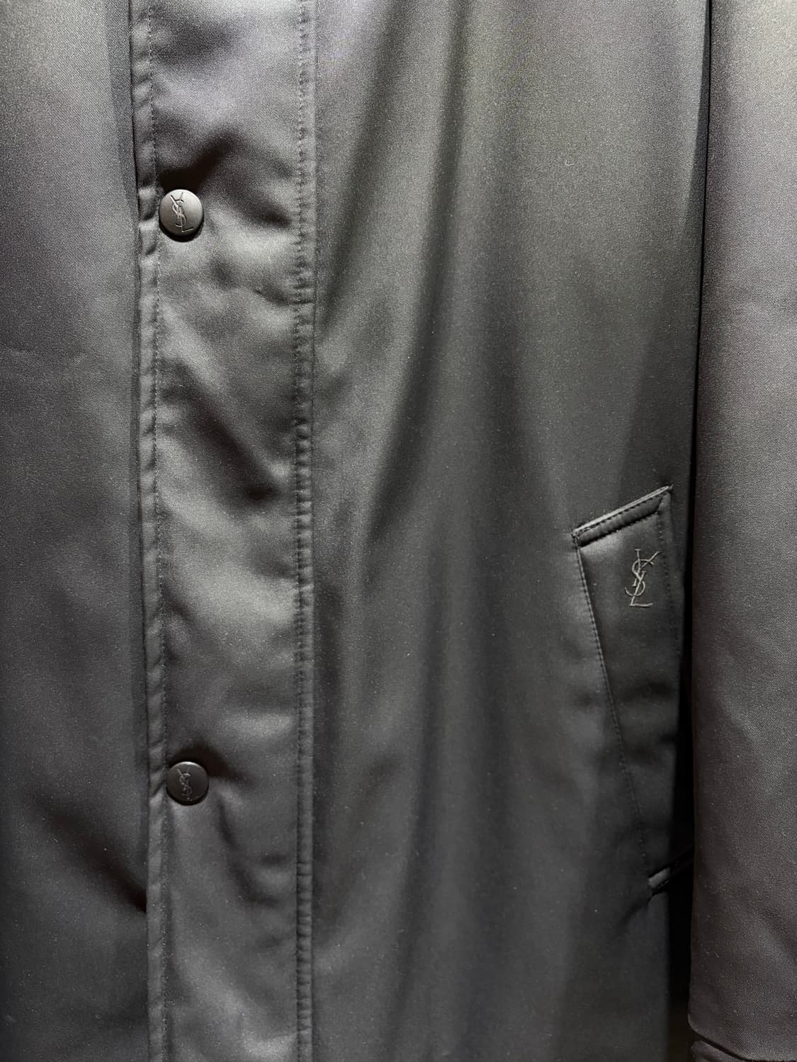 XL YSL 입생로랑 포켓 심볼로고 패디드 블랙 폴리쉘 상품이미지5