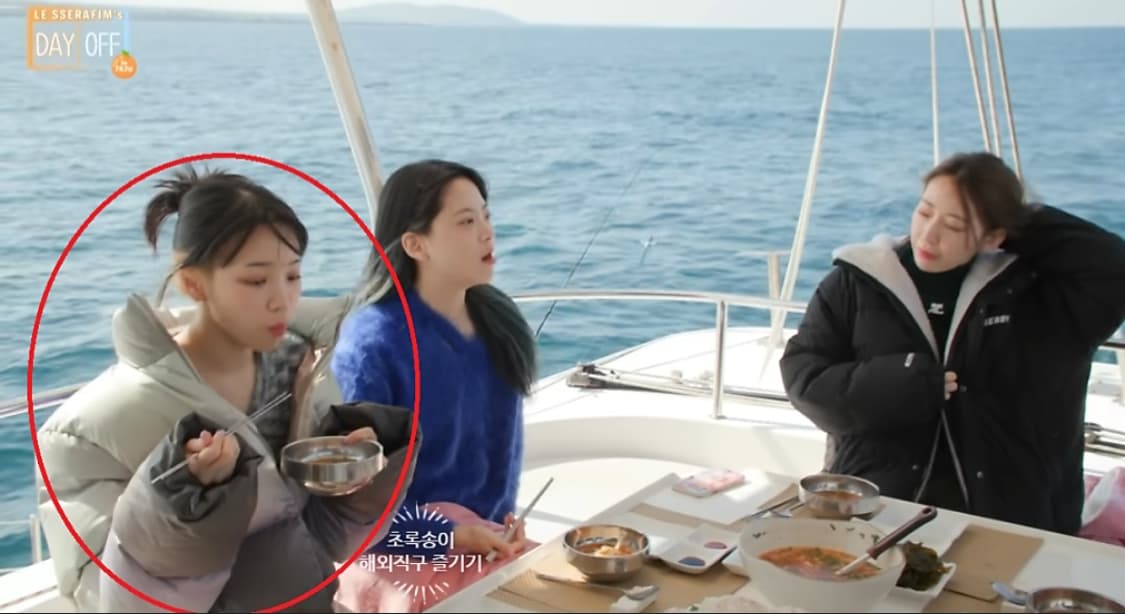 더 오픈프로덕트 제니 김채원 패딩 상품이미지6