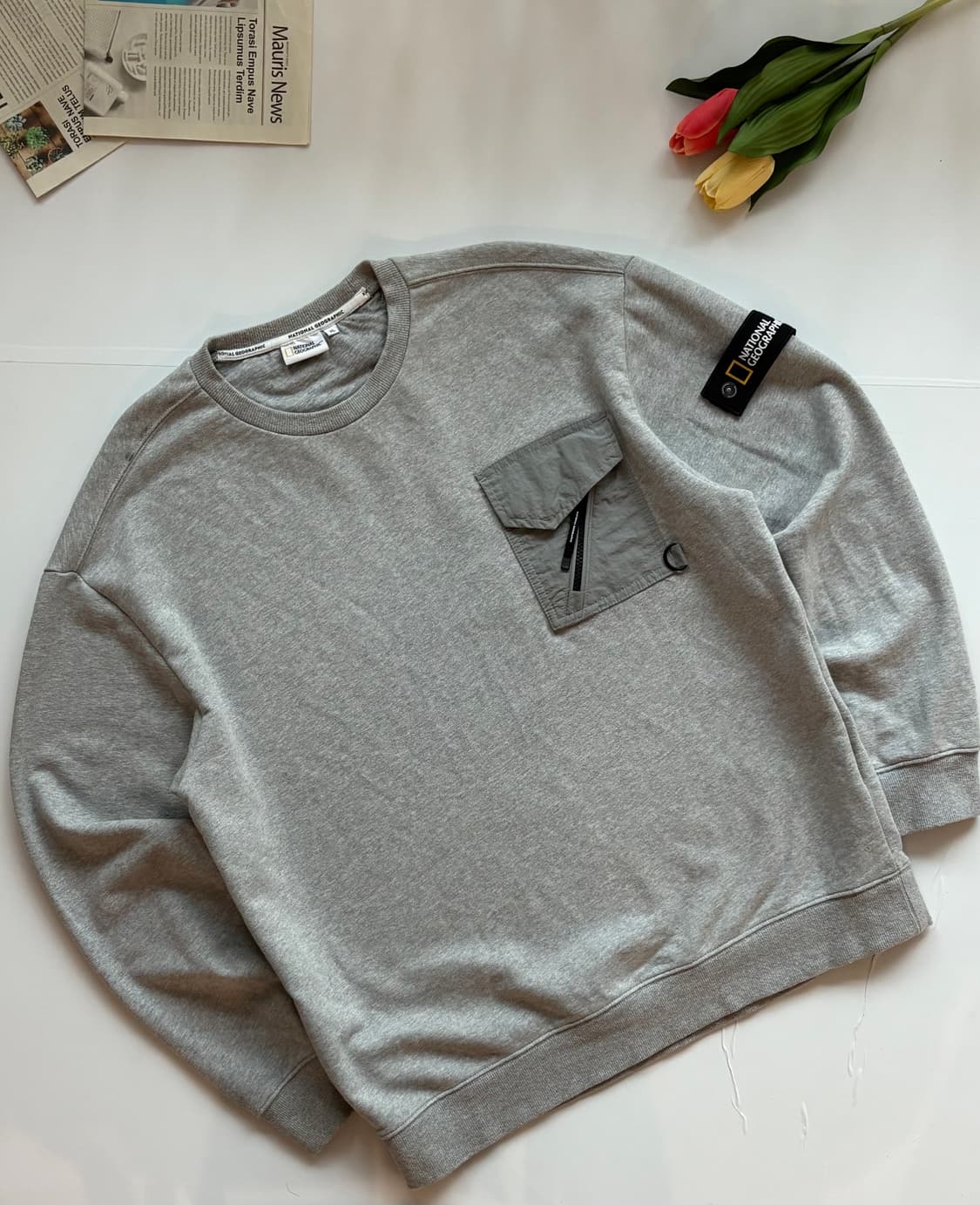 내셔널지오그래픽 와펜 그레이 맨투맨  상품이미지1