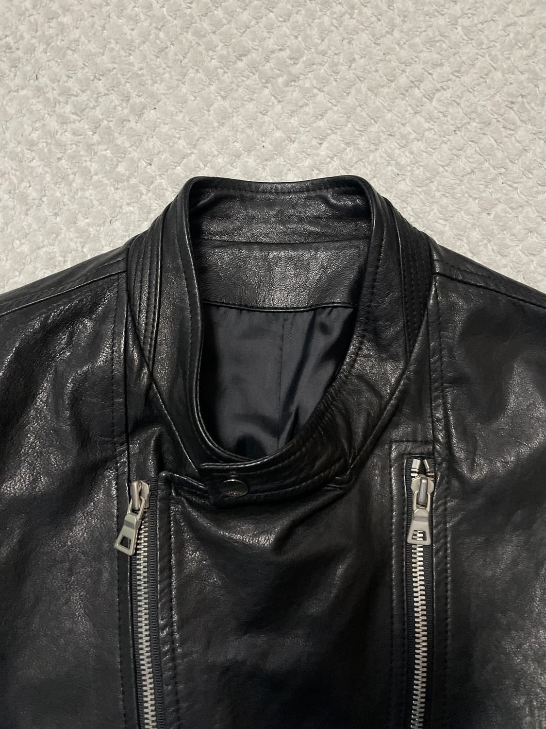 웨스턴 무드 램스킨 양가죽 절개 바이커 레더 자켓 상품이미지5