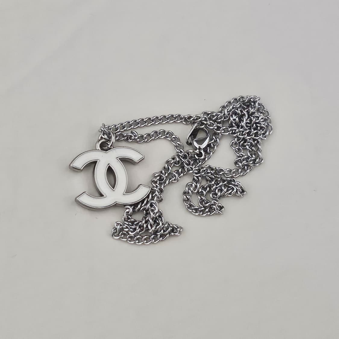 샤넬 빈티지 업사이클링 목걸이 화이트 CC로고 남자 목걸이 남여공용 상품이미지4