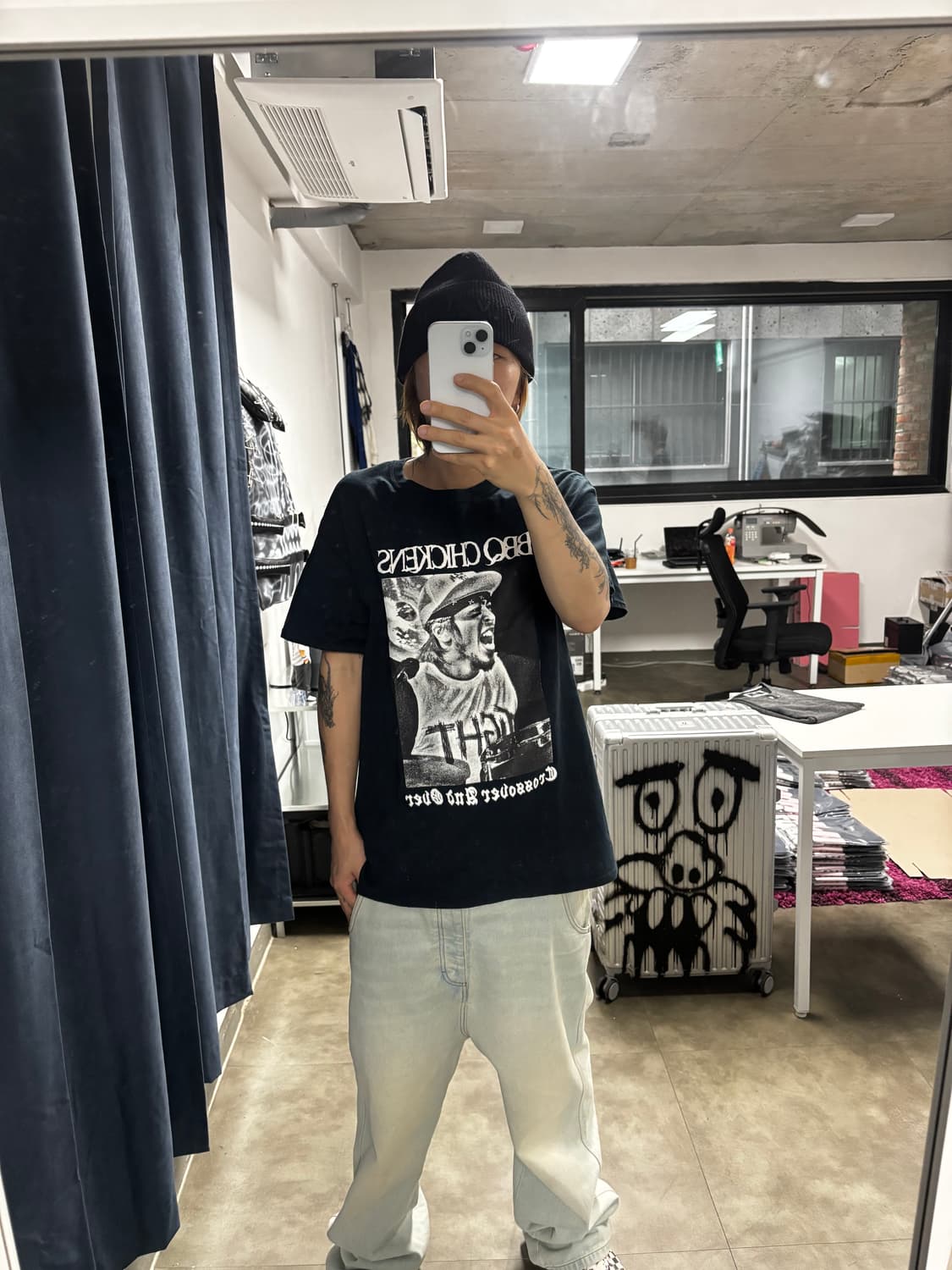 “BBQ CHICKENS” Graphic T-Shirt 상품이미지3