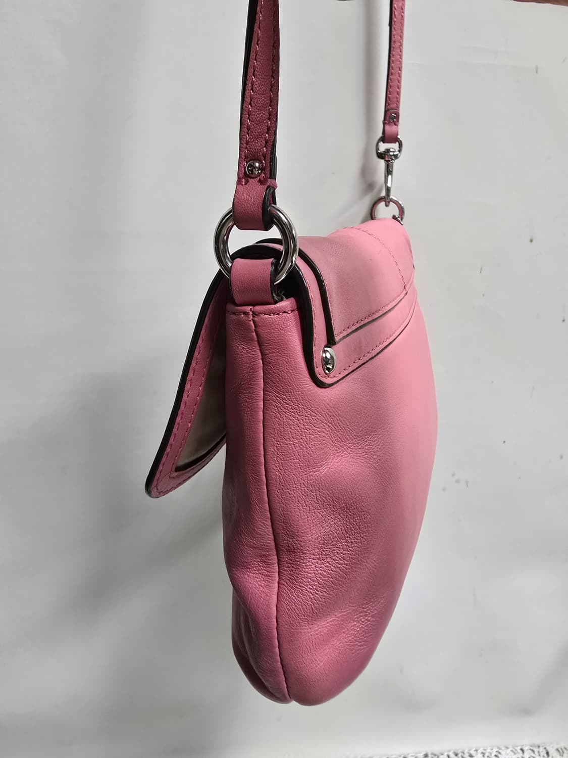 코치 핑크 은장 크리스 슬릿 미니 크로스백 상품이미지4