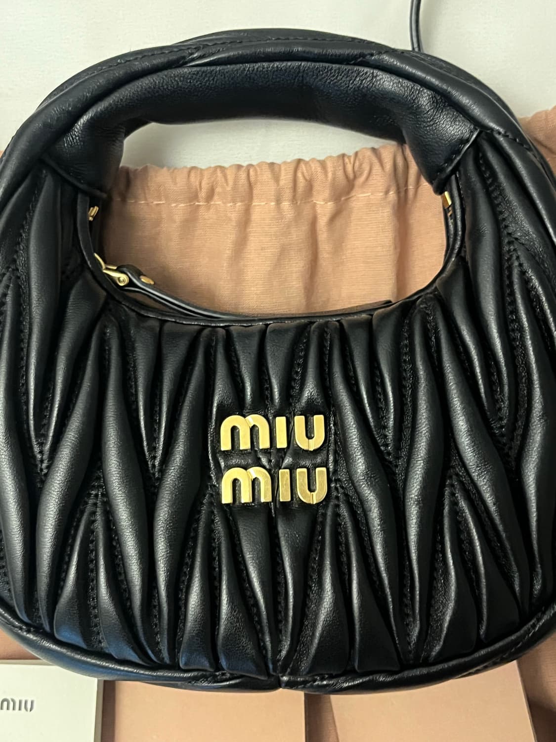 미우미우 마테라쎄 나파 호보 미니백 상품이미지3