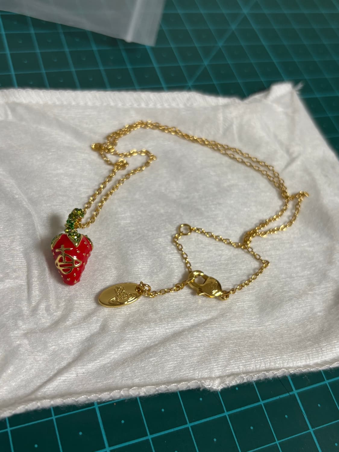 비비안웨스트우드 딸기 목걸이 상품이미지1