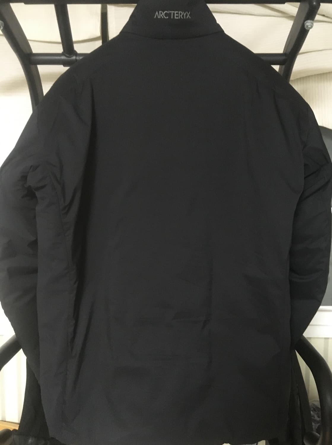 아크테릭스 FW25 아톰SV 자켓 블랙 판매합니다  상품이미지4