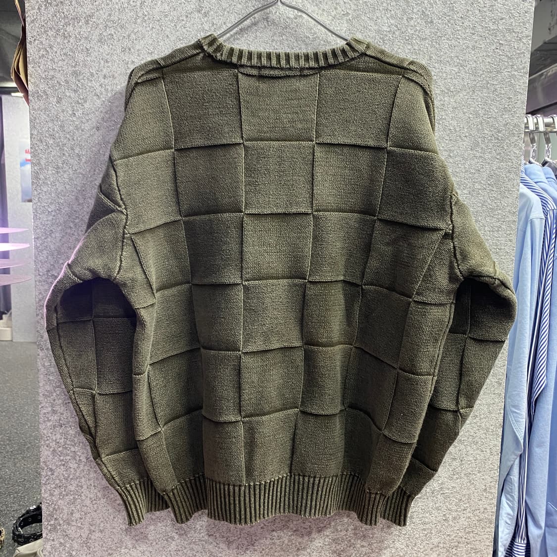 마하그리드 스몰로고 피그먼트 체커보드 카키 니트 B3822   상품이미지4