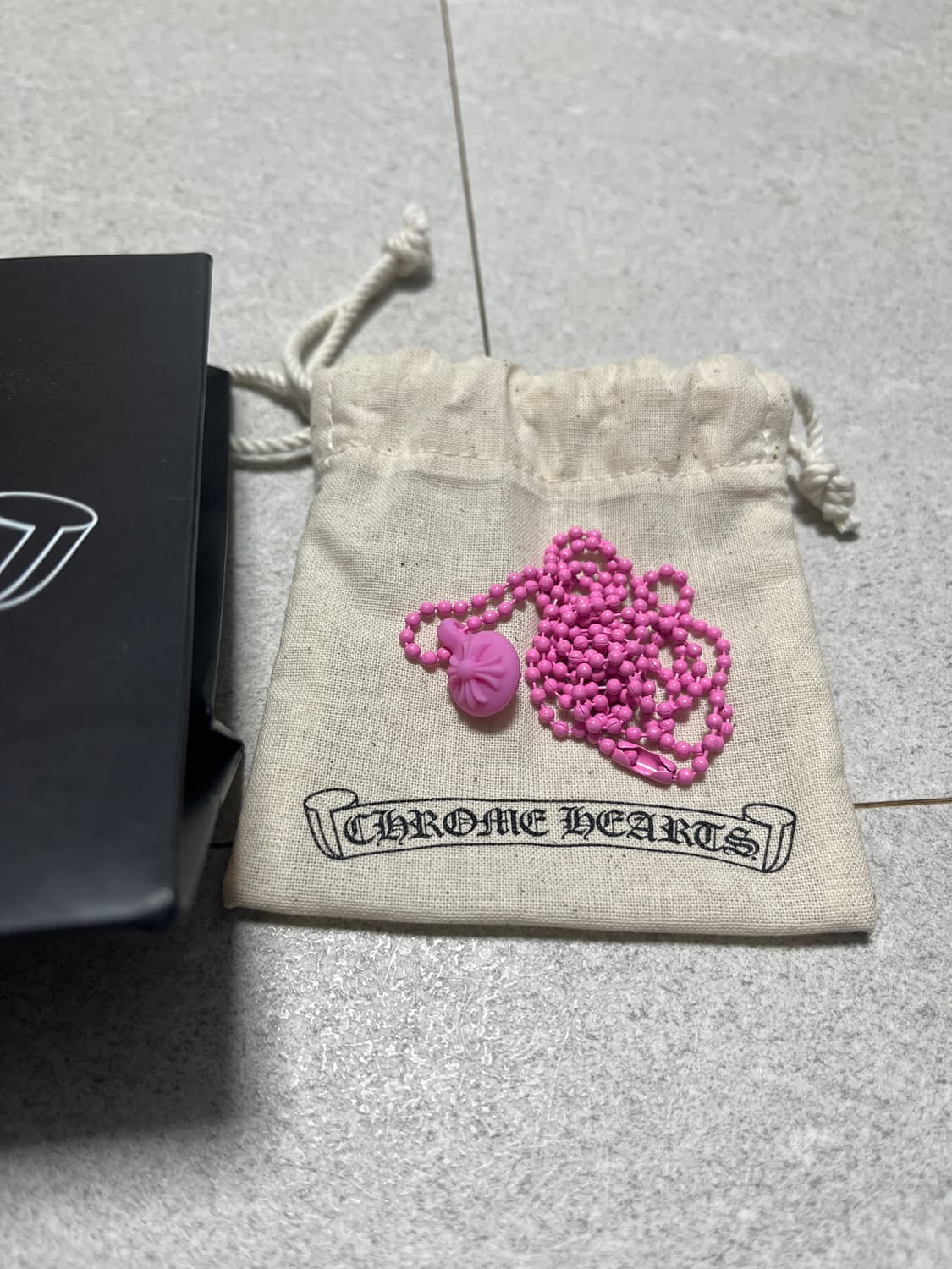 크롬하츠 실리크롬 크로스볼 목걸이 핑크,그린 새제품 상품이미지2