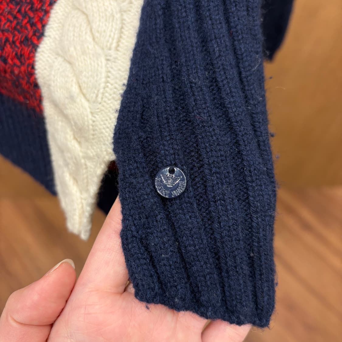 아르마니 진스 긴팔 니트 컬러 배색 케이블 언밸런스 커팅 디테일 네이비 상품이미지6