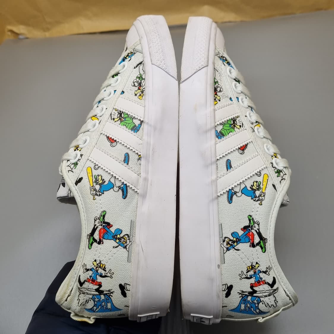 아디다스 니짜x디즈니구피 운동화260 상품이미지5