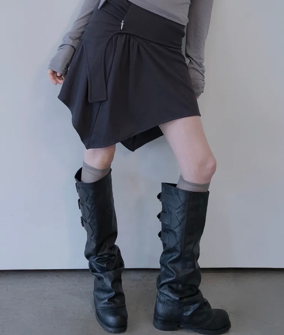 DAMIO Diagonal Wrap Mini Skirt (Charcoal 상품이미지1