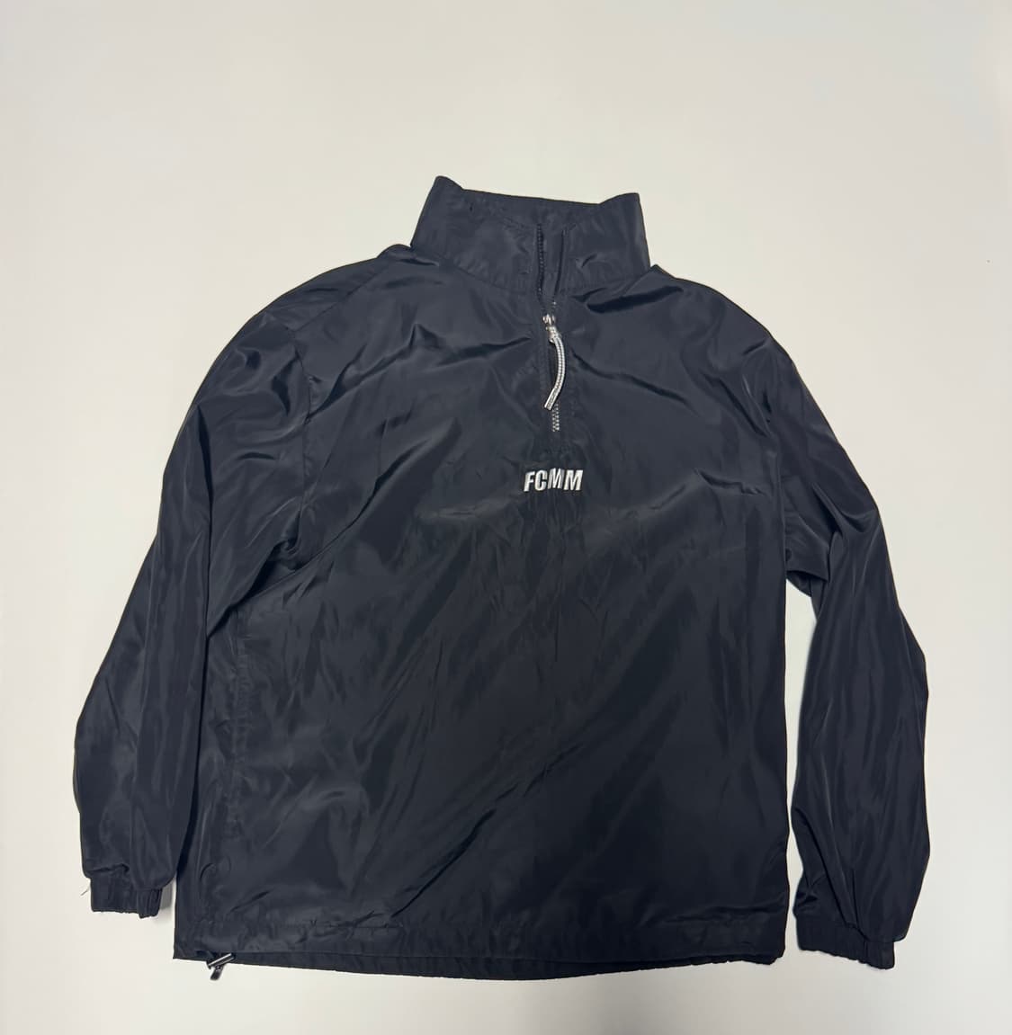Fcmm 23년도 밑단스트링 바람막이 반집업 아노락 S 블랙 상품이미지1