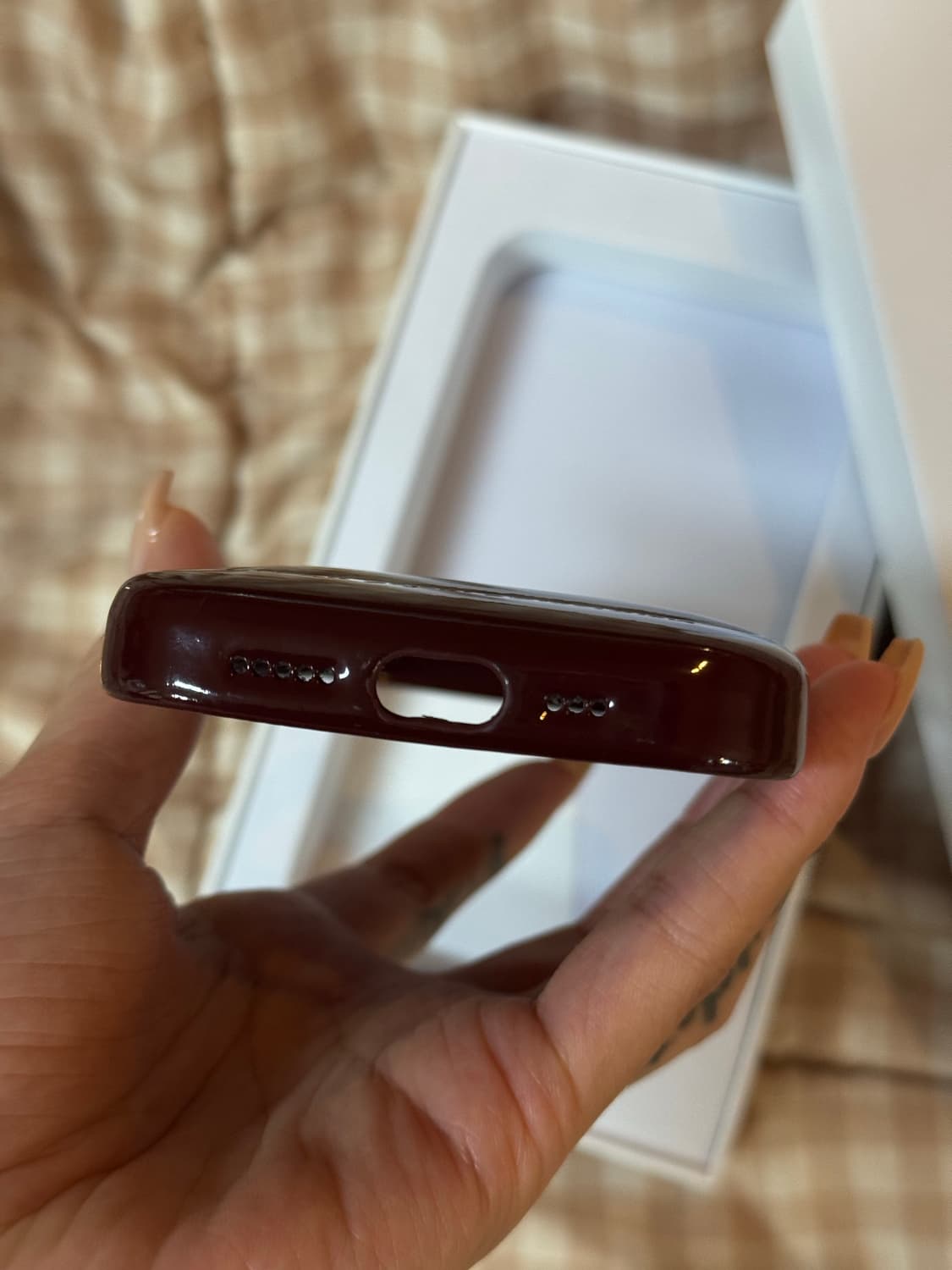 어반소피스티케이션 다크체리 아이폰 15pro 상품이미지3