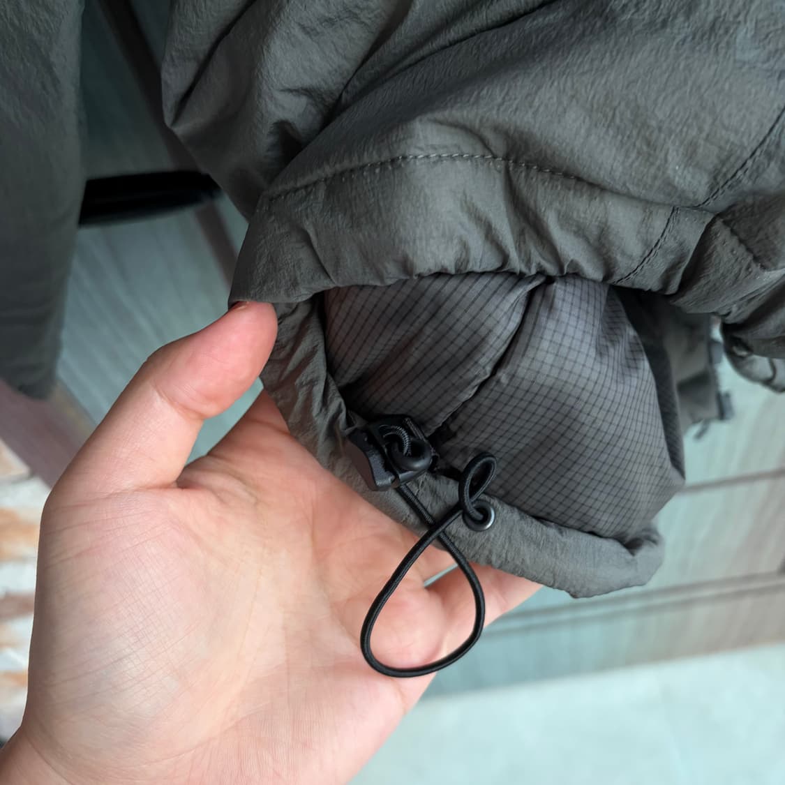 새상품(S)언어펙티드 UAF 패디드 점퍼 차콜 세이지그린 상품이미지4