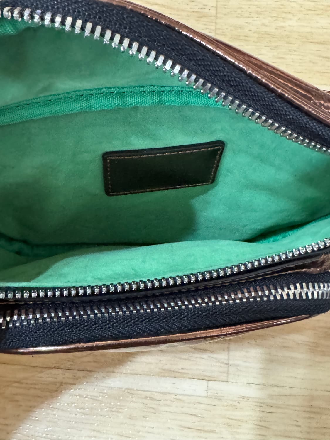 피플 오브 월드 체인 벨트백 메탈릭 브론즈 상품이미지6