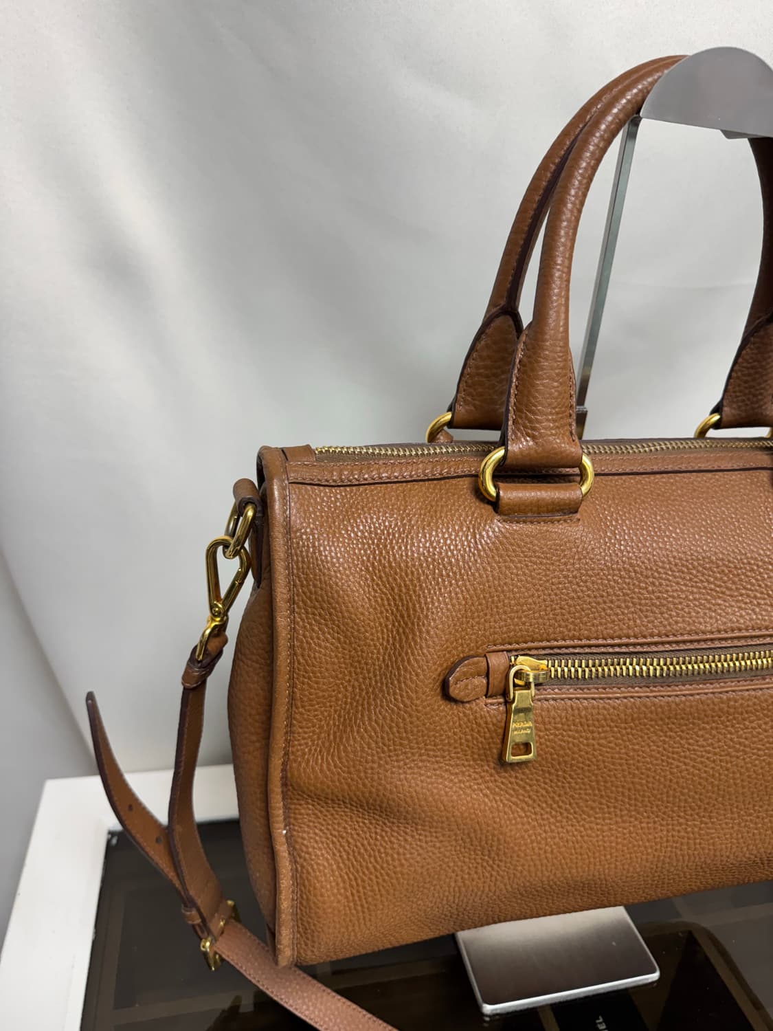 정품 프라다 레더 모터백 상품이미지8