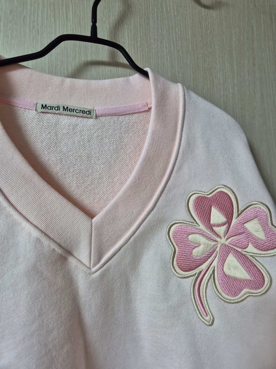 (24년) 마르디메크르디 크롭 브이넥 스웻셔츠 맨투맨  상품이미지5