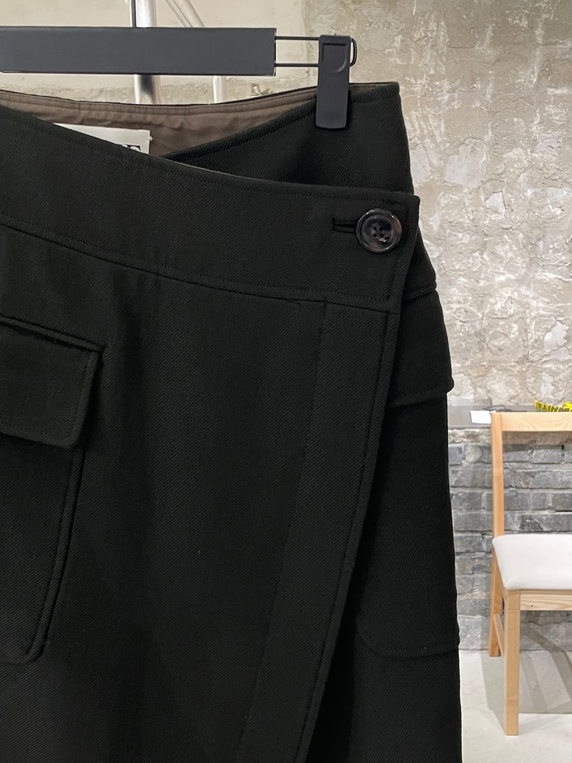 인스크리어 카키 포켓 랩 울 미디스커트 상품이미지3