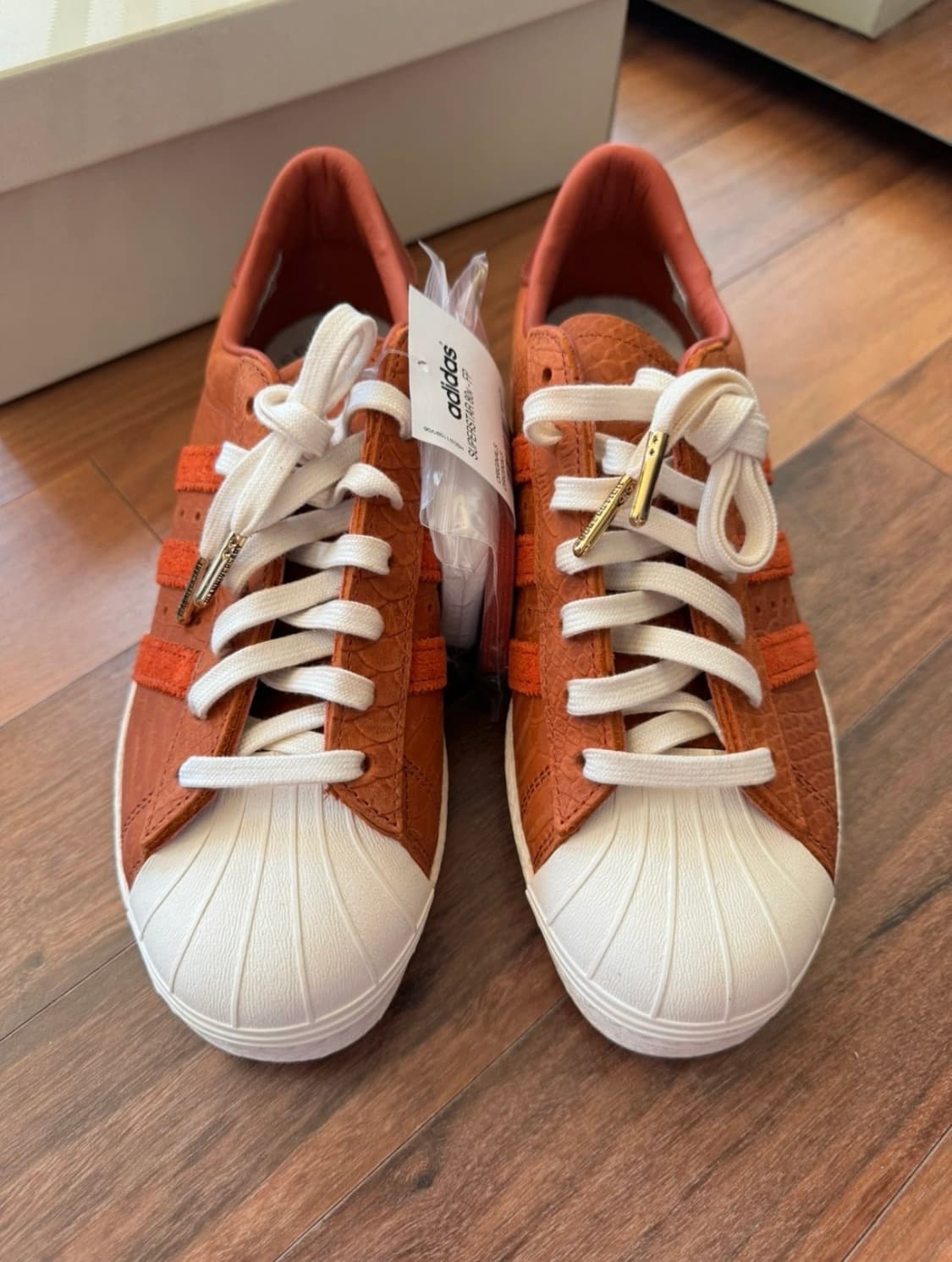 아디다스 x 풋패트롤 슈퍼스타 80v 폭스레드 상품이미지2