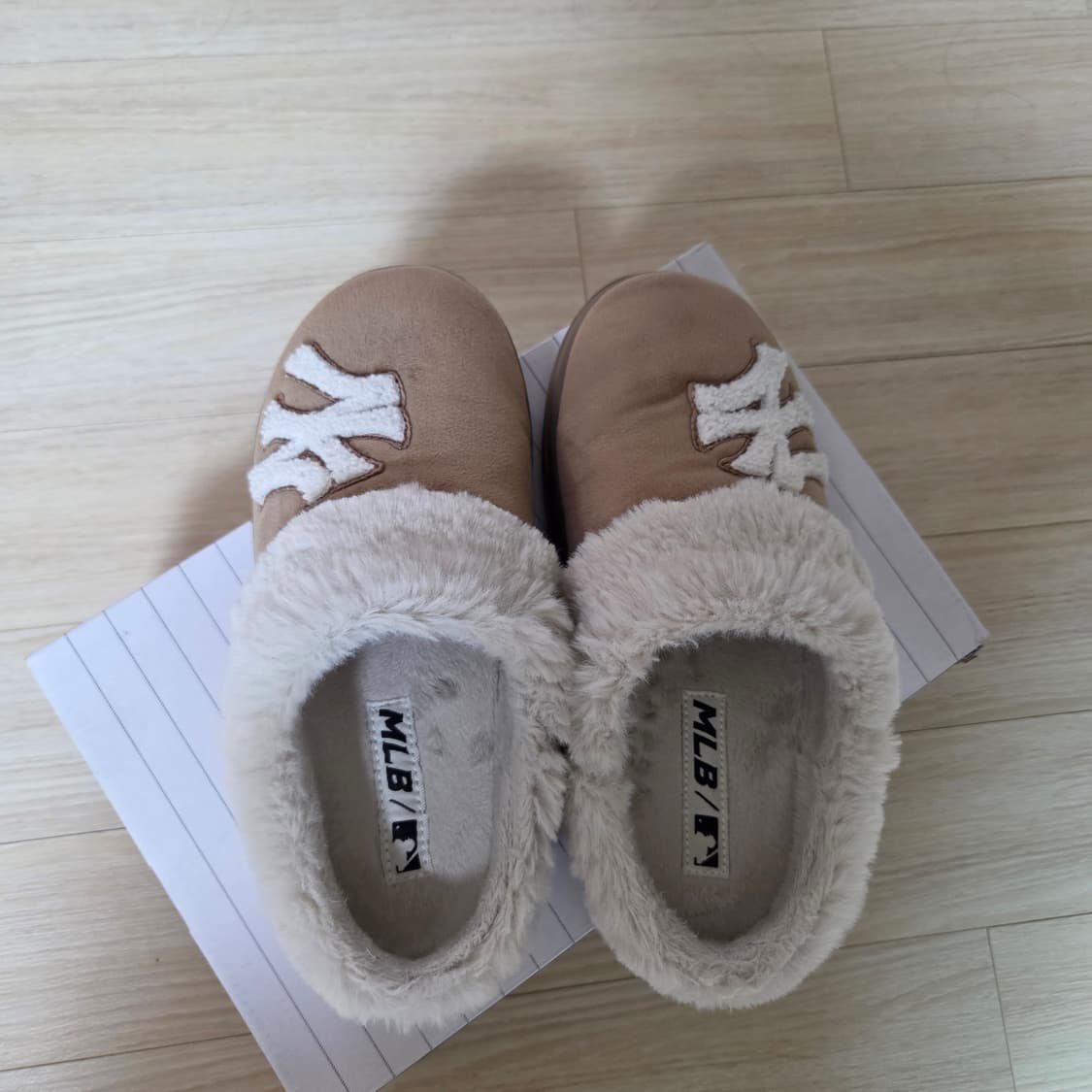 MLB 어그슬리퍼 뮬 베이지 240사이즈 상품이미지2