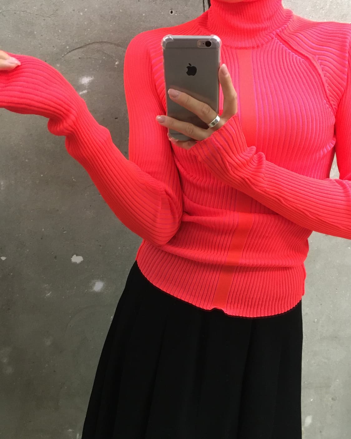 Acne Studio 아크네스튜디오 네온 오렌지 플리츠 모크넥 슬리브 상품이미지1