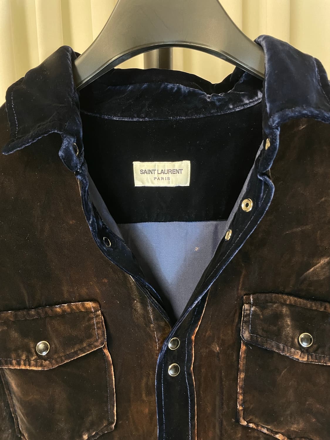 생로랑 오버사이즈 블리치드 벨벳 셔츠 상품이미지5