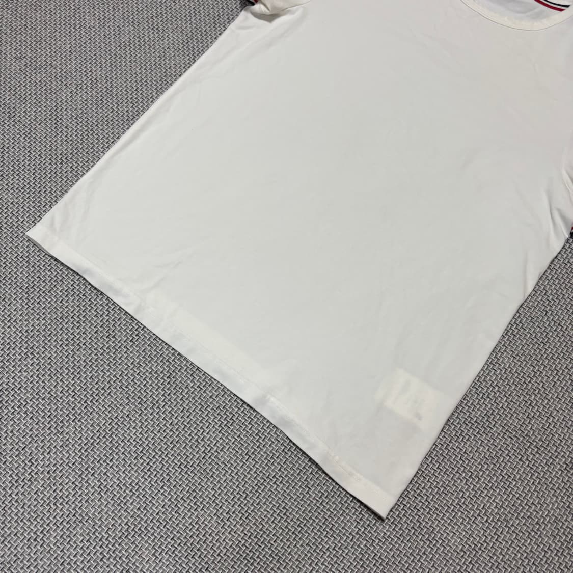 [L Size] 몽클레어 슬림핏 반팔티 상품이미지3