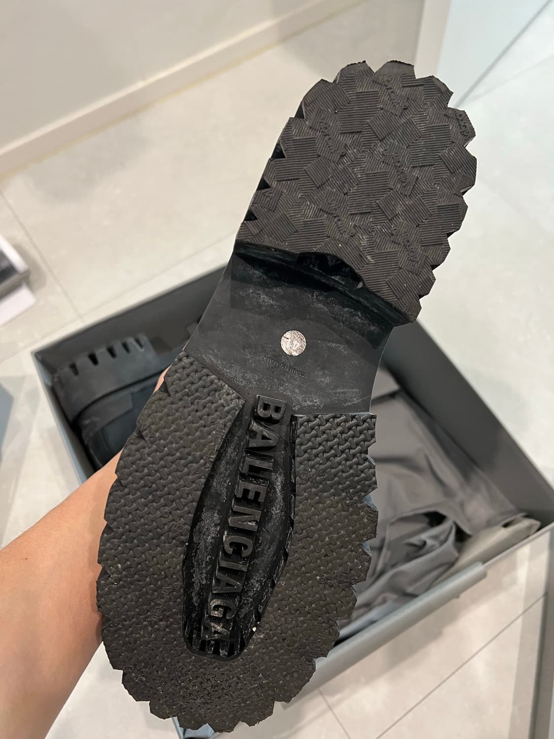 발렌시아가 스트라이크 41SIZE 상품이미지3