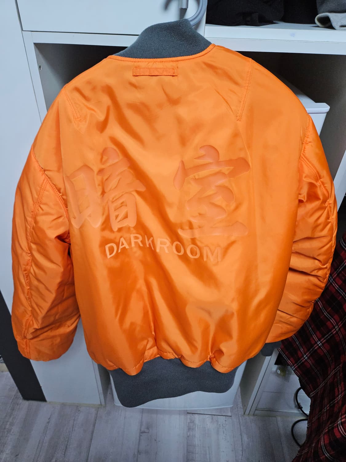 다크룸 스튜디오 × 알파인더스트리 ma1 건메탈 L 상품이미지3