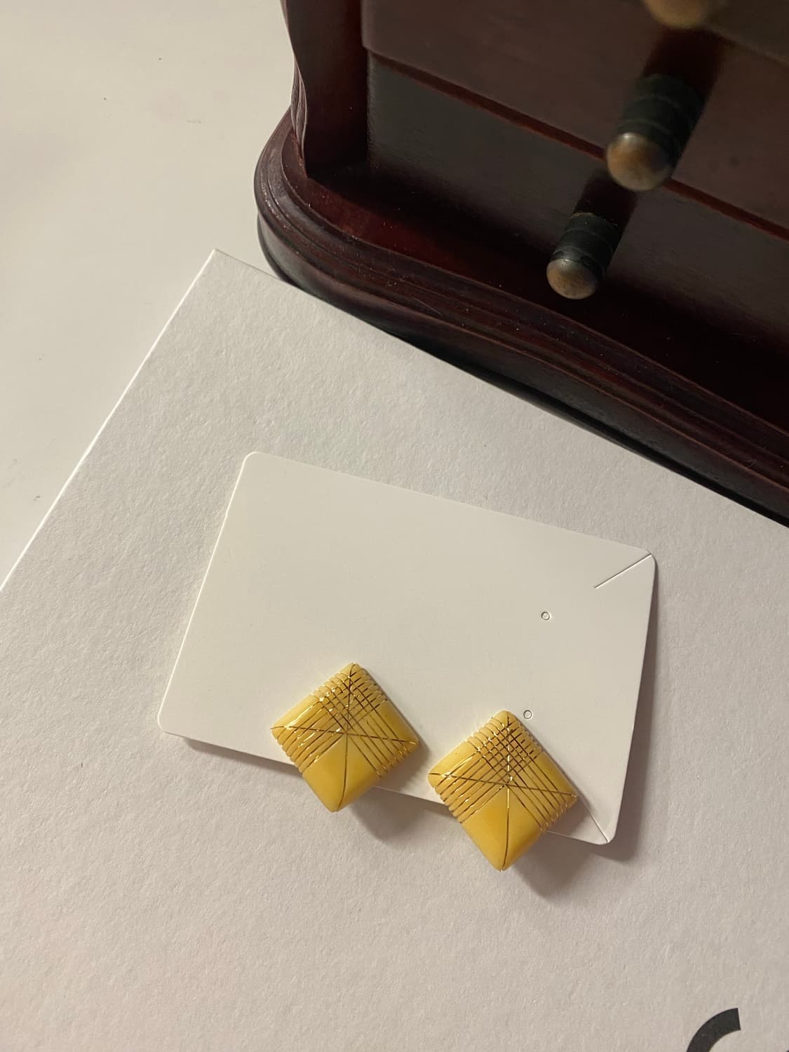 빈티지 옐로우 사각 귀걸이 상품이미지1