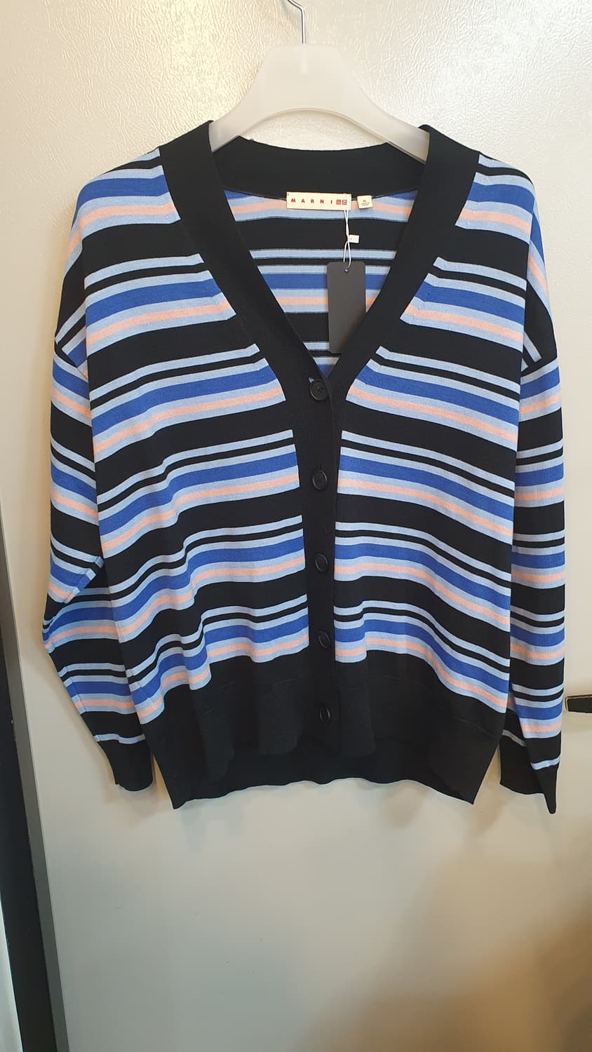 마르니 유니클로콜라보 가디건XL
상태깨끗좋아요 
이뻐요
봄가을입기좋아요  상품이미지1