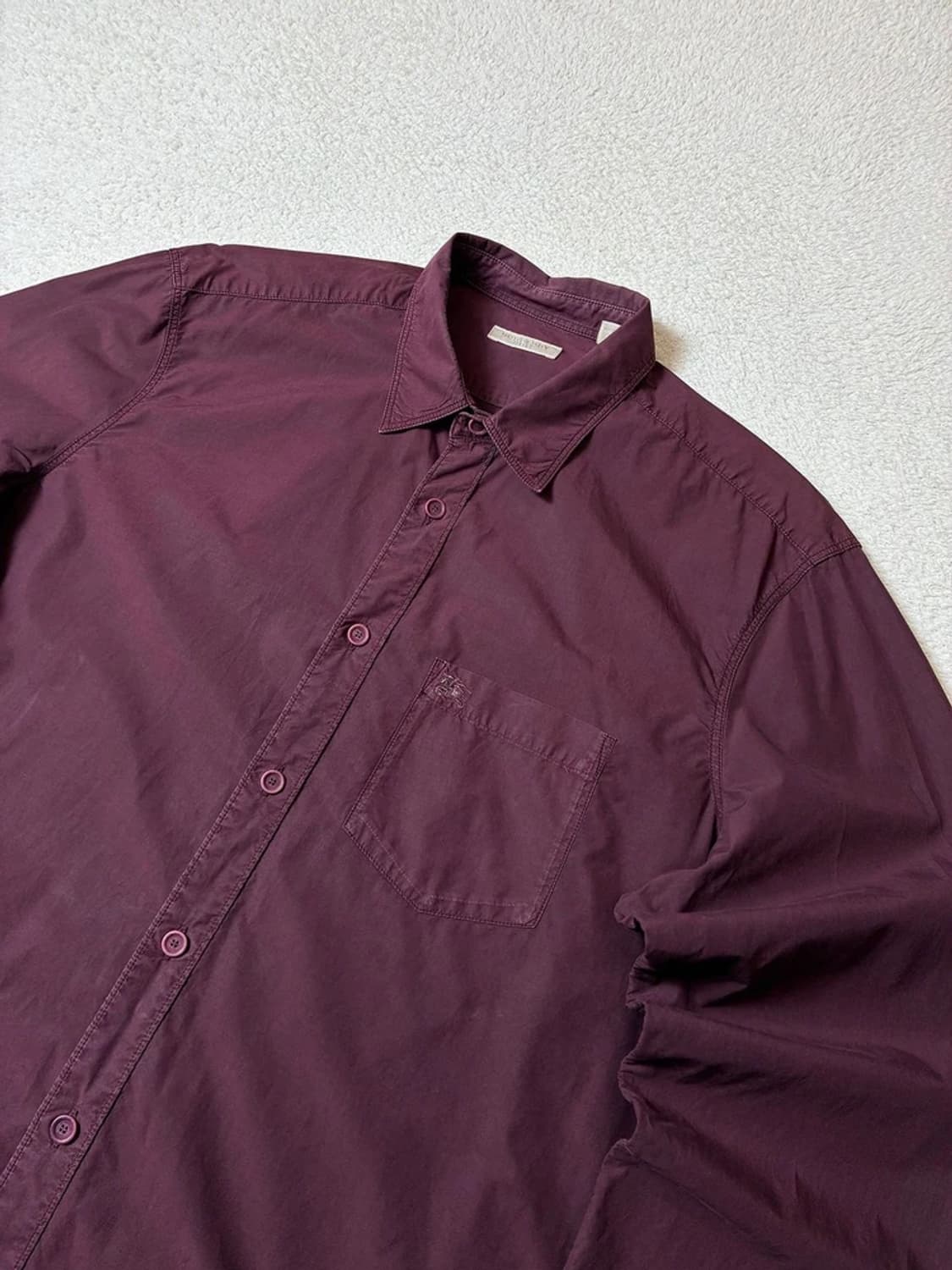 버버리 브릿 버건디 솔리드 셔츠 PN7887 상품이미지2