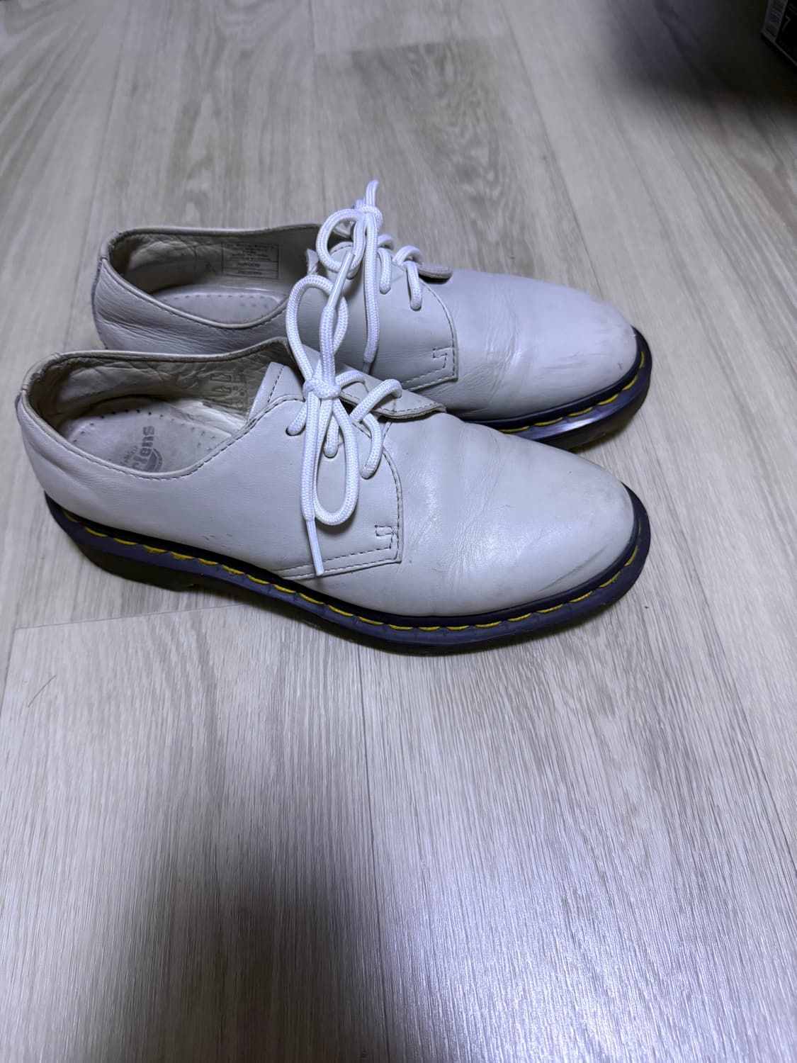 닥터마틴 3홀 화이트 230 상품이미지2